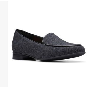 Clarks Gray Textile Un Blush Ease Loafer